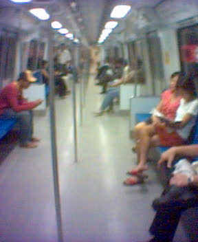 http://monkey.org/~jose/moblog/pics/singapore_subway.jpg